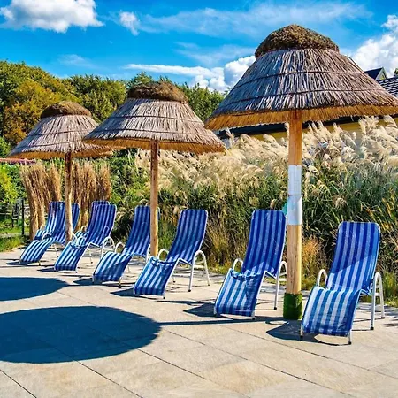 With Pool, Whirlpool, Sauna, Vakantiehuis *