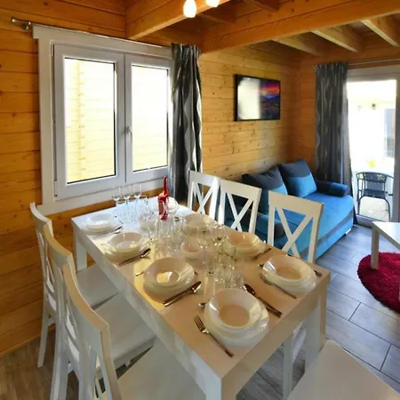 With Pool, Whirlpool, Sauna, Vakantiehuis Ustronie Morskie