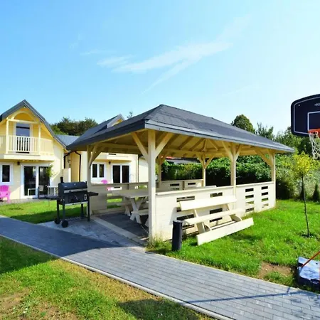 度假居 With Pool, Whirlpool, Sauna, 尤斯托尼莫斯基